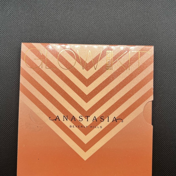 Anastasia Beverly Hills Other - Anastasia Beverly Hills Sun Dipped Glow Kit